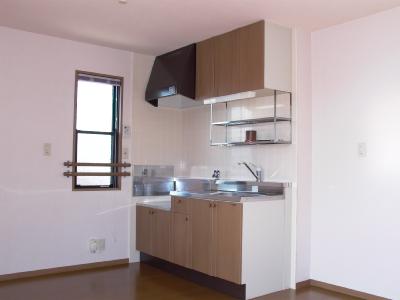 Kitchen. Nde wide kitchen happily dishes