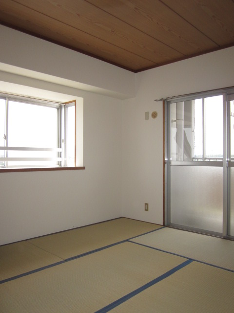 Living and room. Kurume south 5LDK rare 5LDK! Those looking for spacious rental!