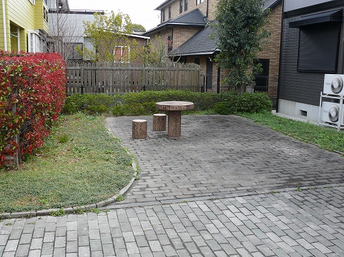 Balcony. Square can play even children in front of the house