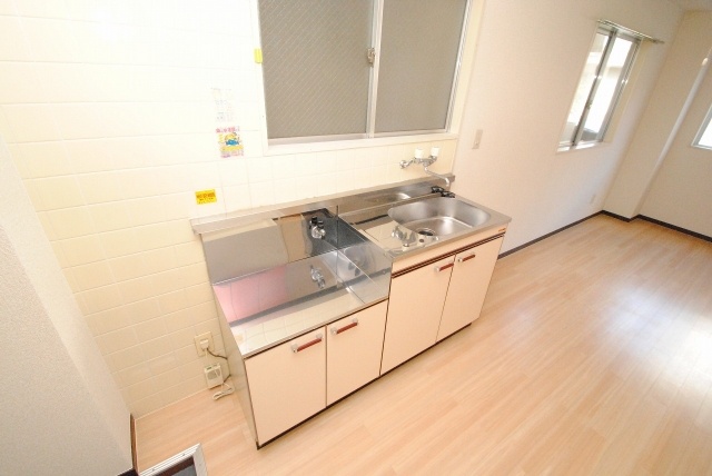 Kitchen. Same properties similar photos