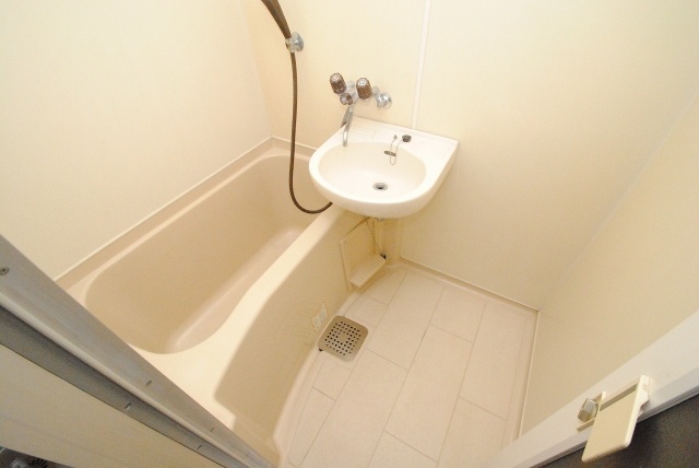 Bath. Same properties similar photos