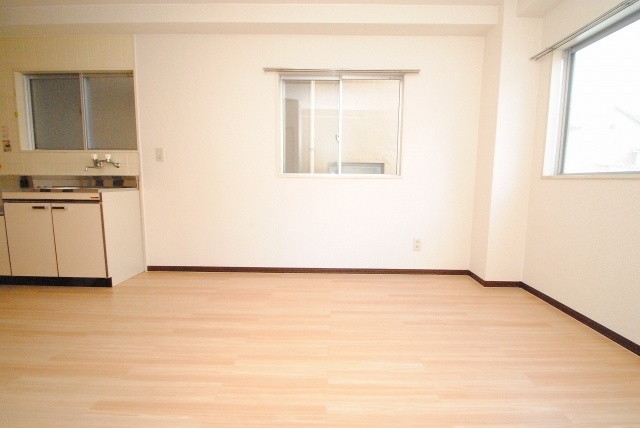 Living and room. Same properties similar photos