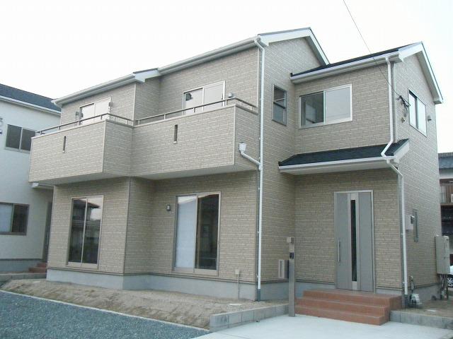 Local appearance photo. Building 2