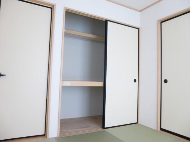 Compartment figure. Same construction company similar type photo