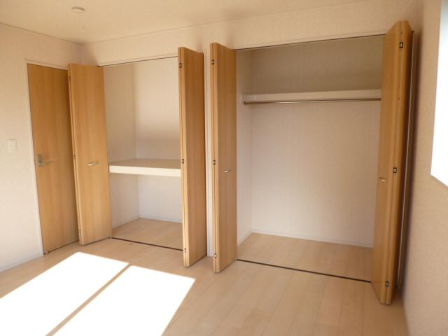 Non-living room. Western-style (1 Building) spacious closet
