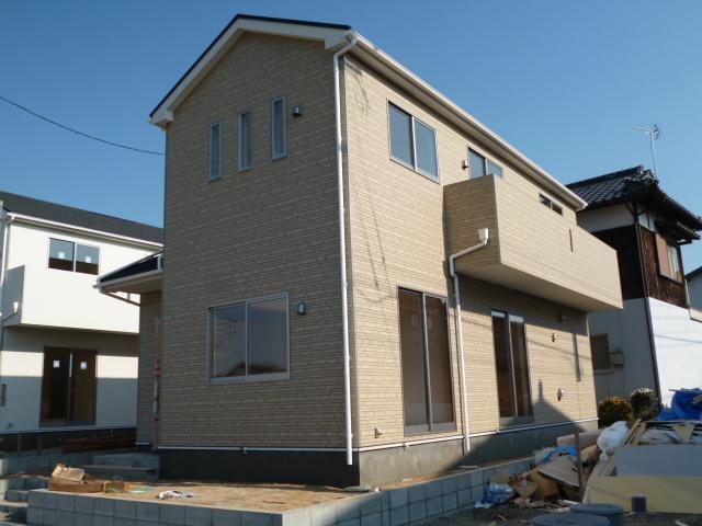 Local appearance photo. 4 Building