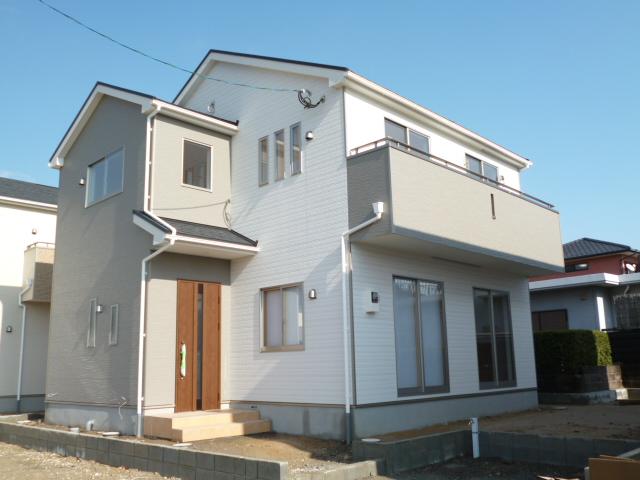 Local appearance photo. Building 2