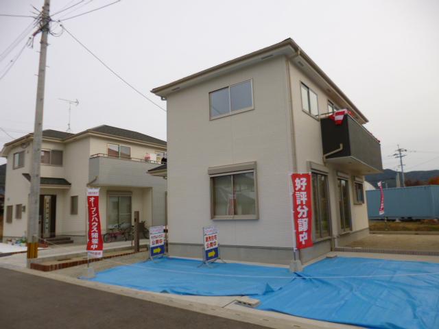 Local appearance photo. Local (12 May 2013) Shooting