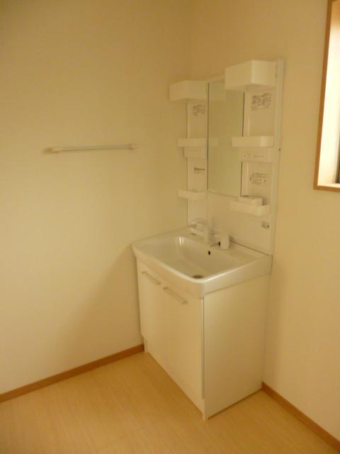 Wash basin, toilet. Indoor (12 May 2013) Shooting