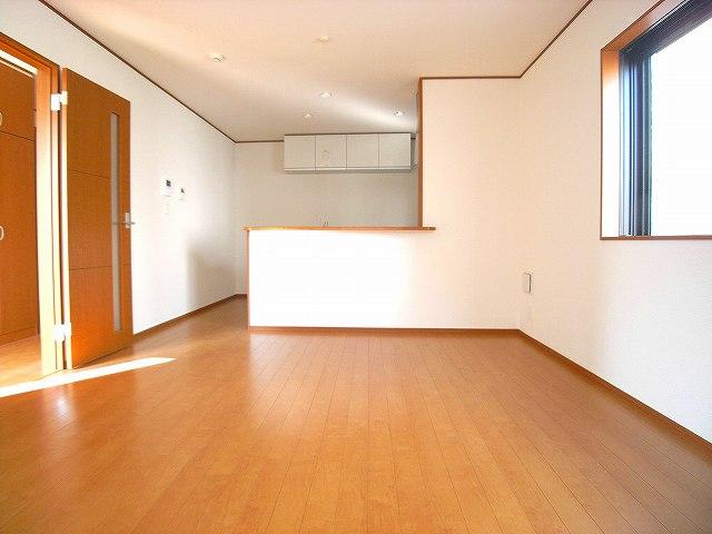 Living.  ※ The photograph is a property of the same manufacturer and construction.