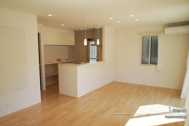 Living.  [No. 1 destination] [Introspection Photo] 2013 September shooting