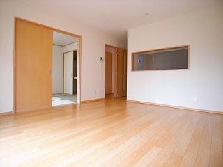 Living. ※ The photograph is a property of the same manufacturer and construction.