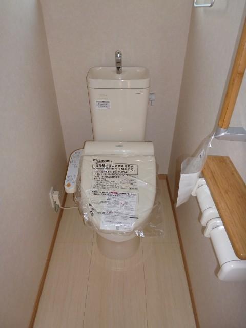 Other introspection. 2F restroom