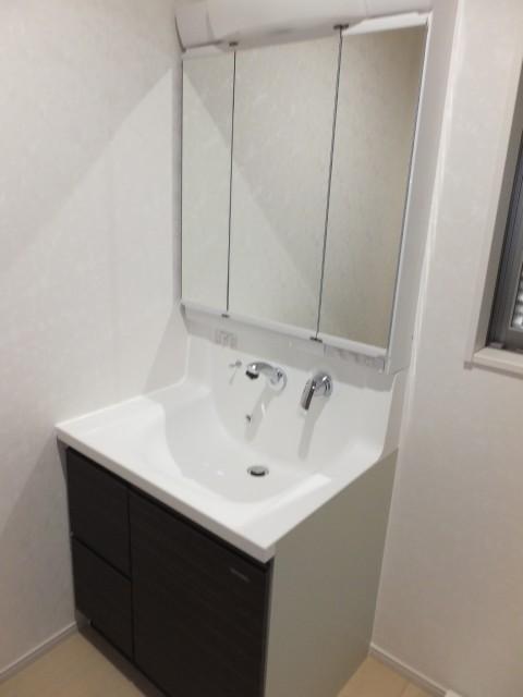 Wash basin, toilet. Isomorphic type