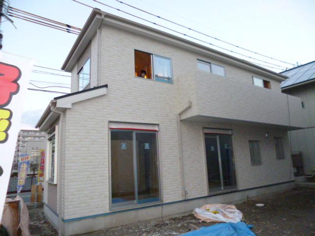 Local appearance photo. Local (12 May 2013) Shooting