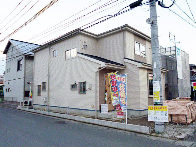 Local photos, including front road. Local (12 May 2013) Shooting