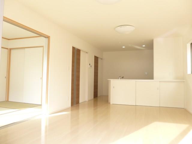 Living. Same construction company similar type photo