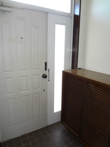 Entrance. Shoes BOX equipped