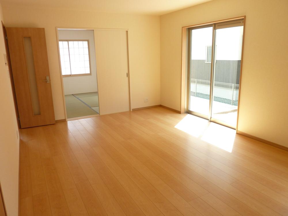 Same specifications photos (living). It is a specification photo of the same construction company. Since there may be different from the actual finish, Please note.