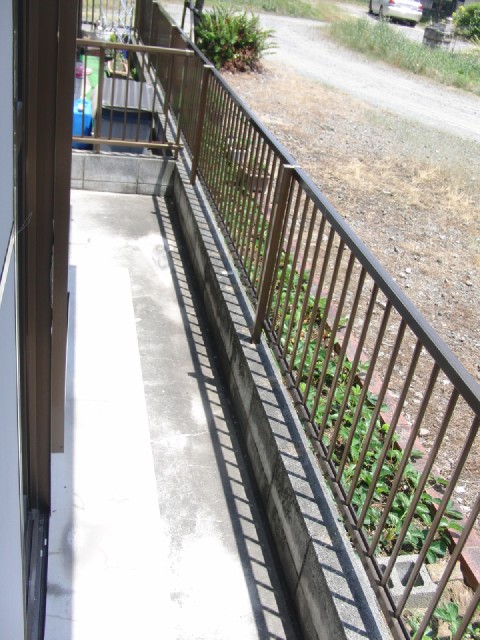 Other room space. State of the balcony.