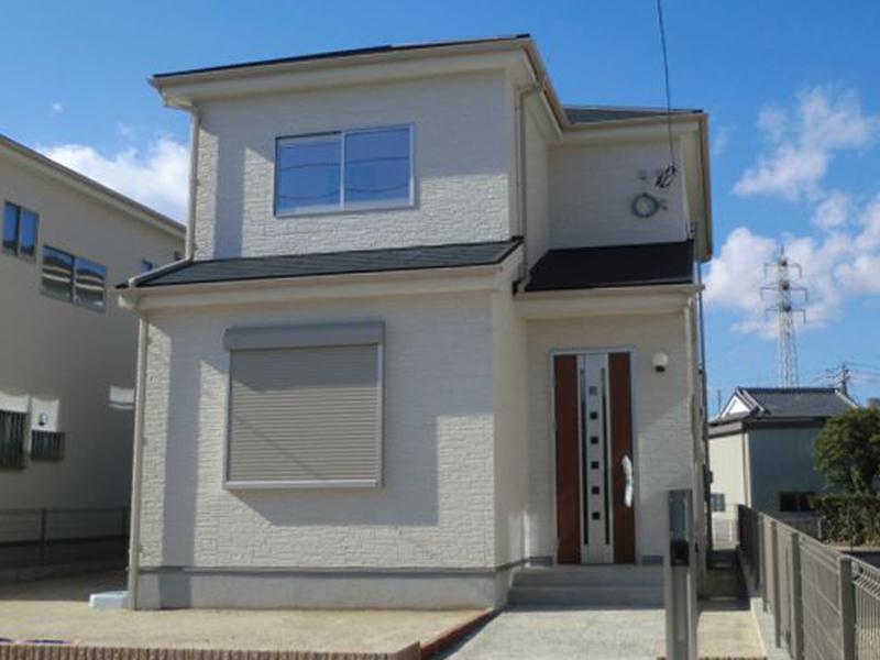 Local appearance photo. Building 2