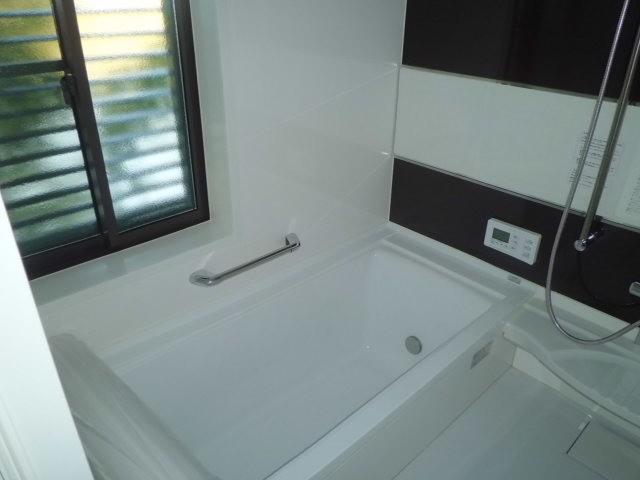 Bathroom. Similar image (bathroom)