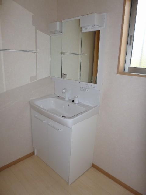 Wash basin, toilet. Washroom