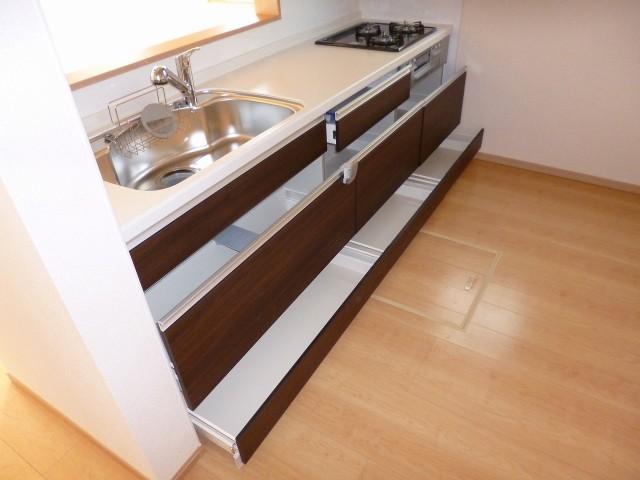 Kitchen. Sliding door type kitchen