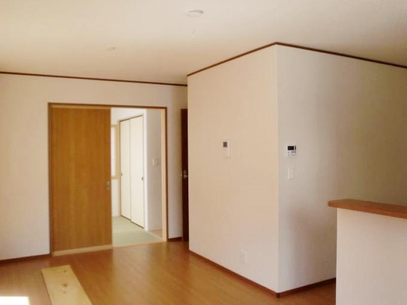 Living. Building 2 Introspection (Since the photo will be the same type type, Please see as your reference. )