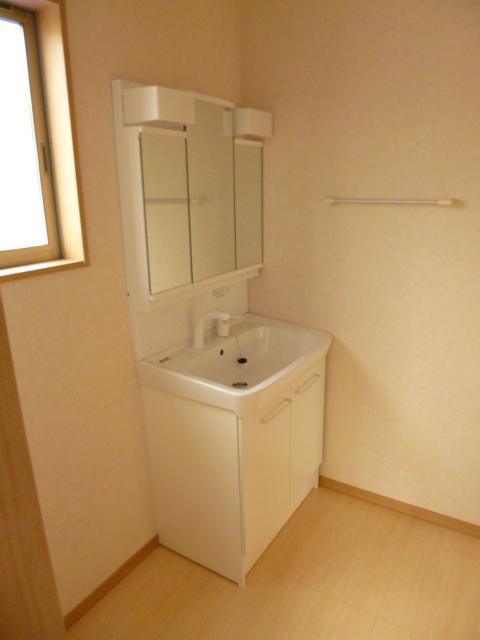 Wash basin, toilet. Indoor (12 May 2013) Shooting