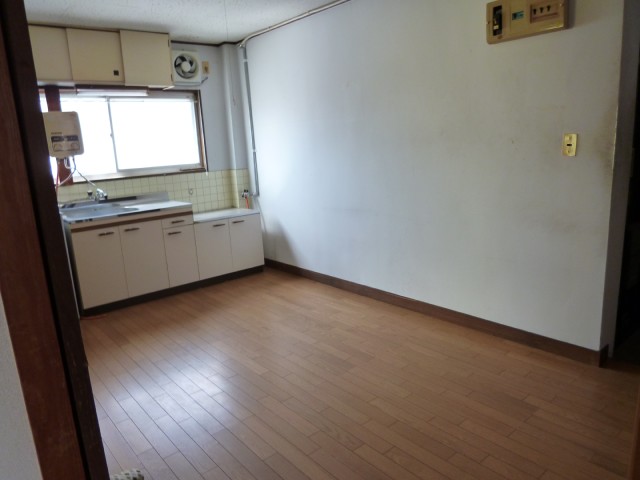 Living and room. 7.5 Pledge of DK