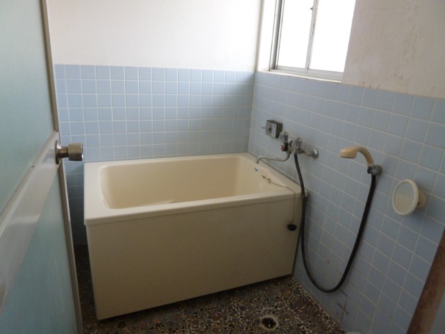 Bath. Bathing with a window