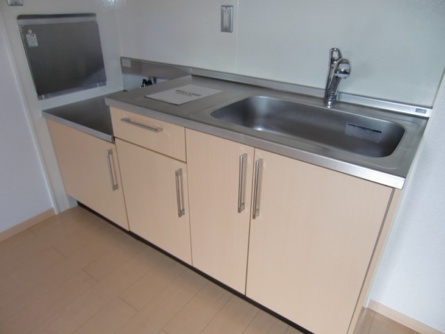 Kitchen. Also spacious kitchen space