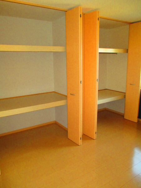 Toilet. Two consecutive storage! This is wide ~ ! (^^)!