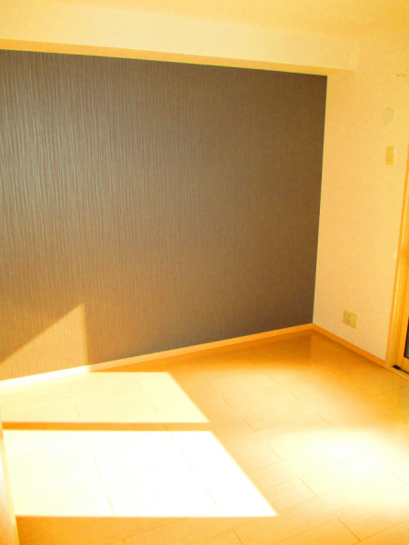 Living and room. Accent Cross is wonderful ^^