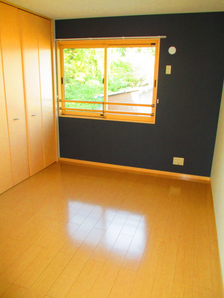 Living and room. Accent Cross is wonderful ^^