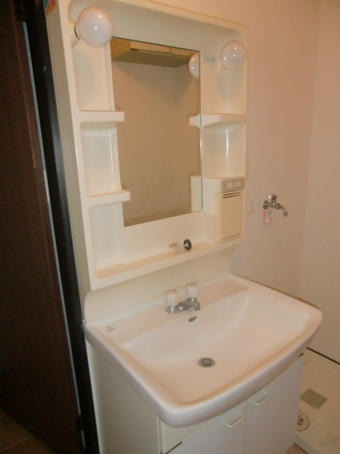 Other room space. Vanity state of.