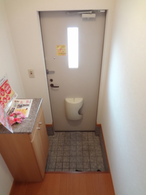 Entrance. There are shoe box