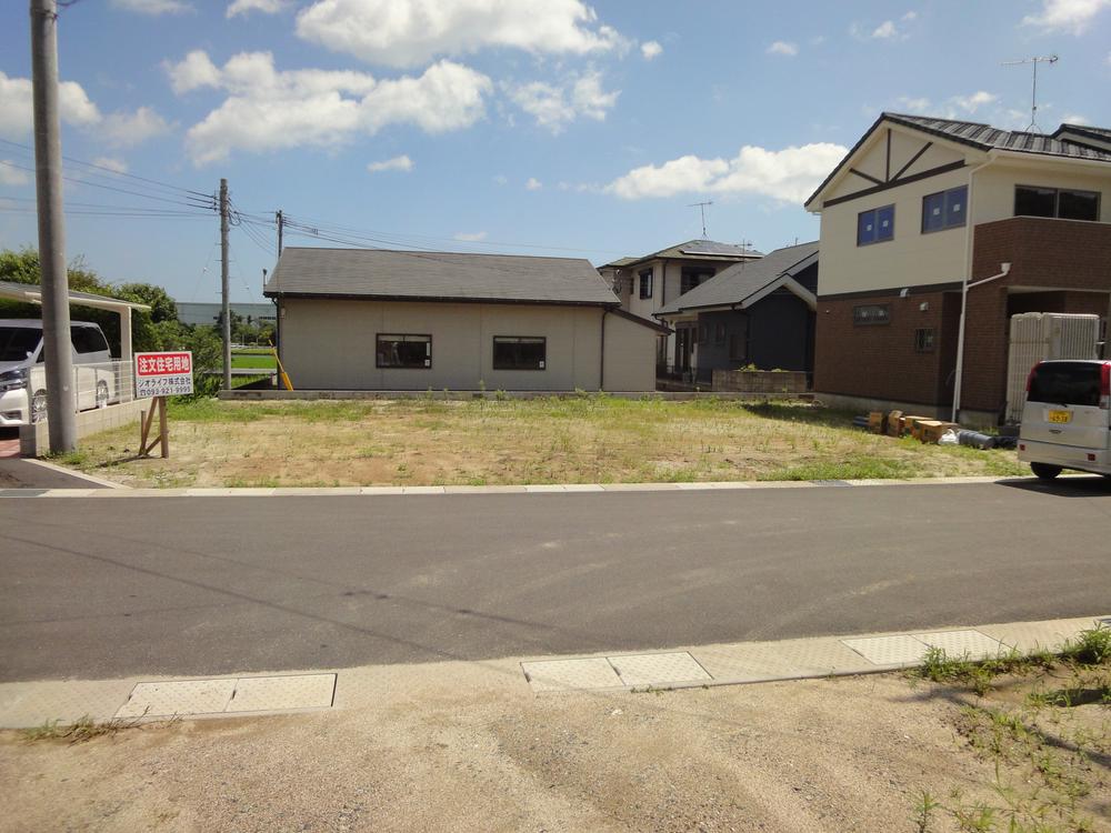 Local photos, including front road. Local (July 2013) Shooting