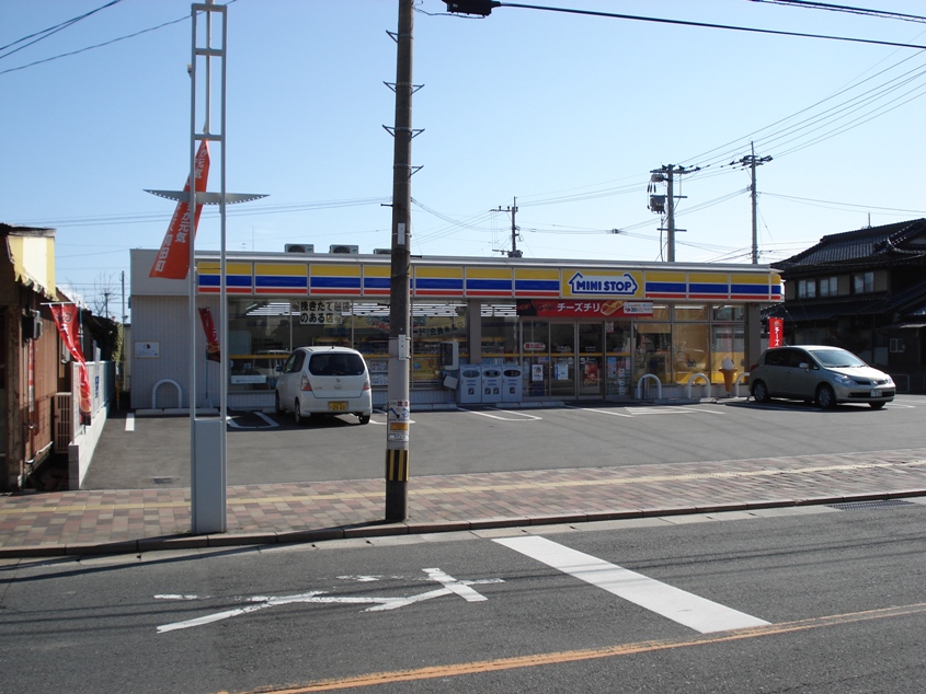 Convenience store. MINISTOP (convenience store) to 200m