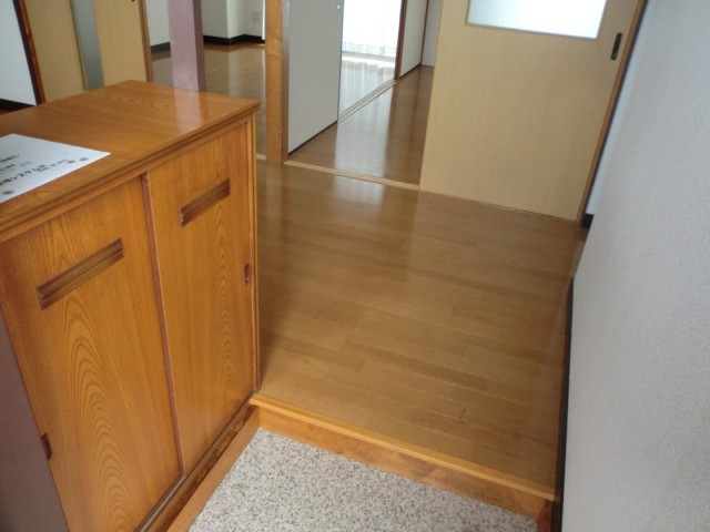 Entrance. There cupboard