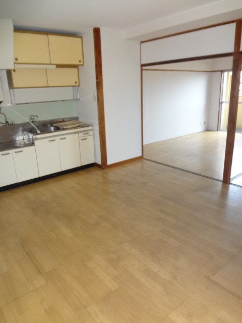 Living and room. Family's recommended