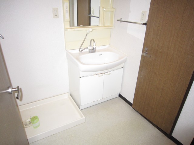 Other room space. Dressing here