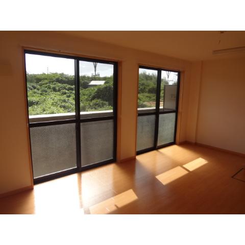 Living and room. For further information, please contact 0942-53-0007 (* ^ _ ^ *)