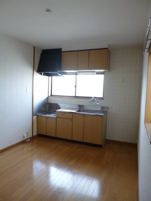 Kitchen. With window