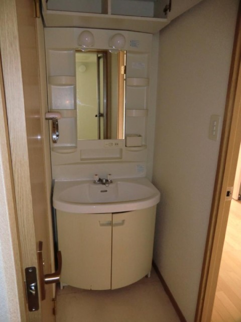 Other room space. Wash basin