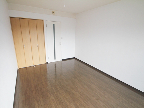 Other room space. Model is room. If it is good please refer to.