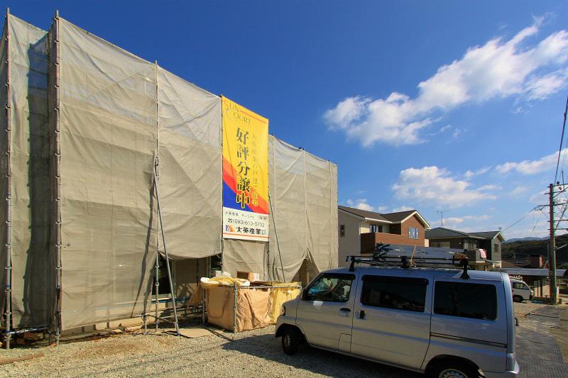 Local photos, including front road. 2013 October 29, shooting