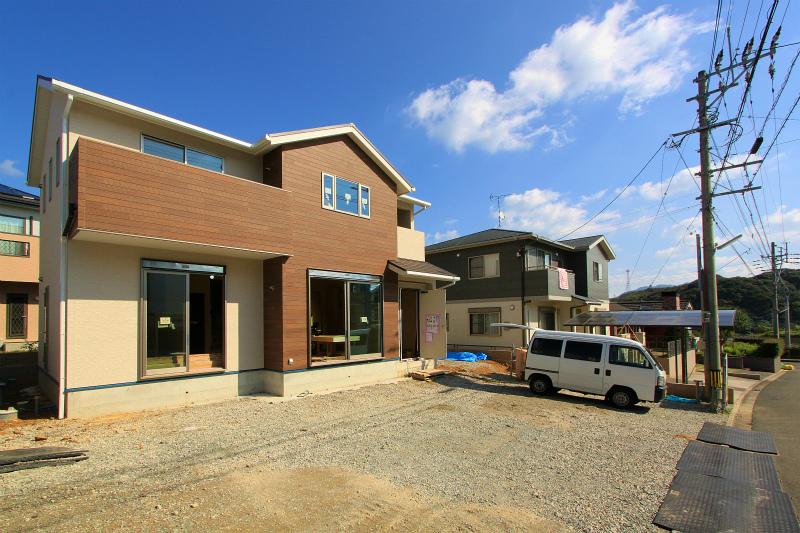 Local photos, including front road. 2013 October 29, shooting