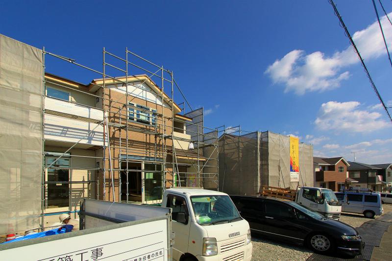 Local photos, including front road. 2013 October 29, shooting